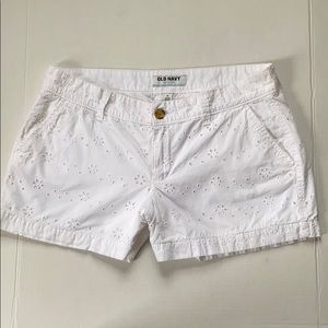 Old Navy Women’s White Eyelet Shorts Size 6